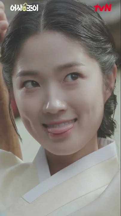 Behind-the-scenes cut of Kim Hyeyoon