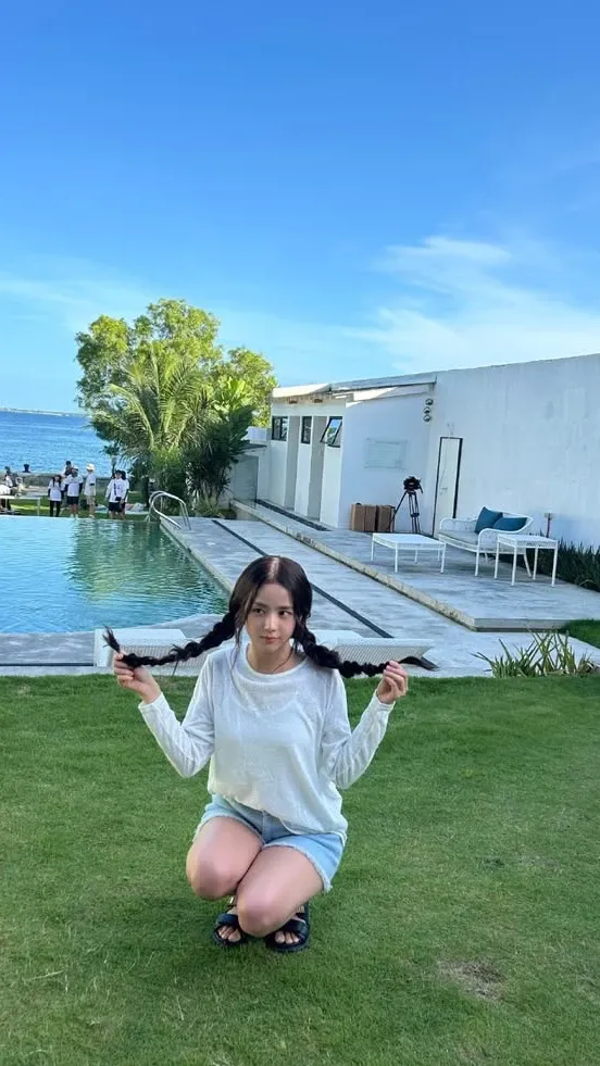 Representative background image loved by Jisoo (1995) fandom