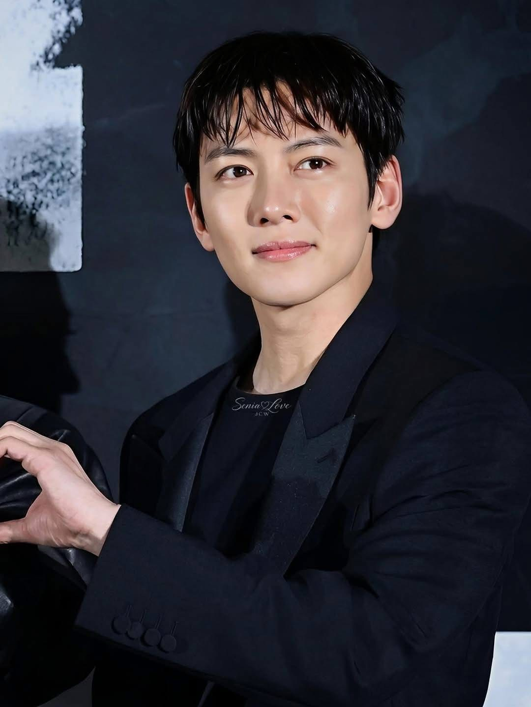 粉丝拍下的池昌旭瞬间