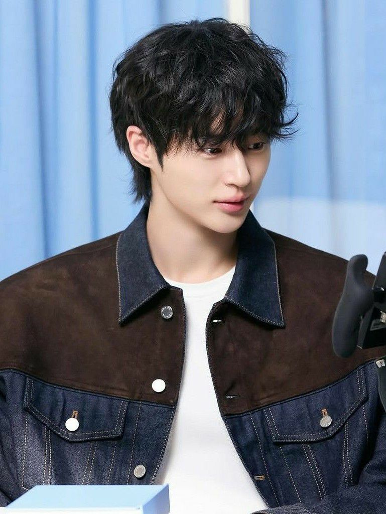 Behind-the-scenes cut of Byeon Wooseok