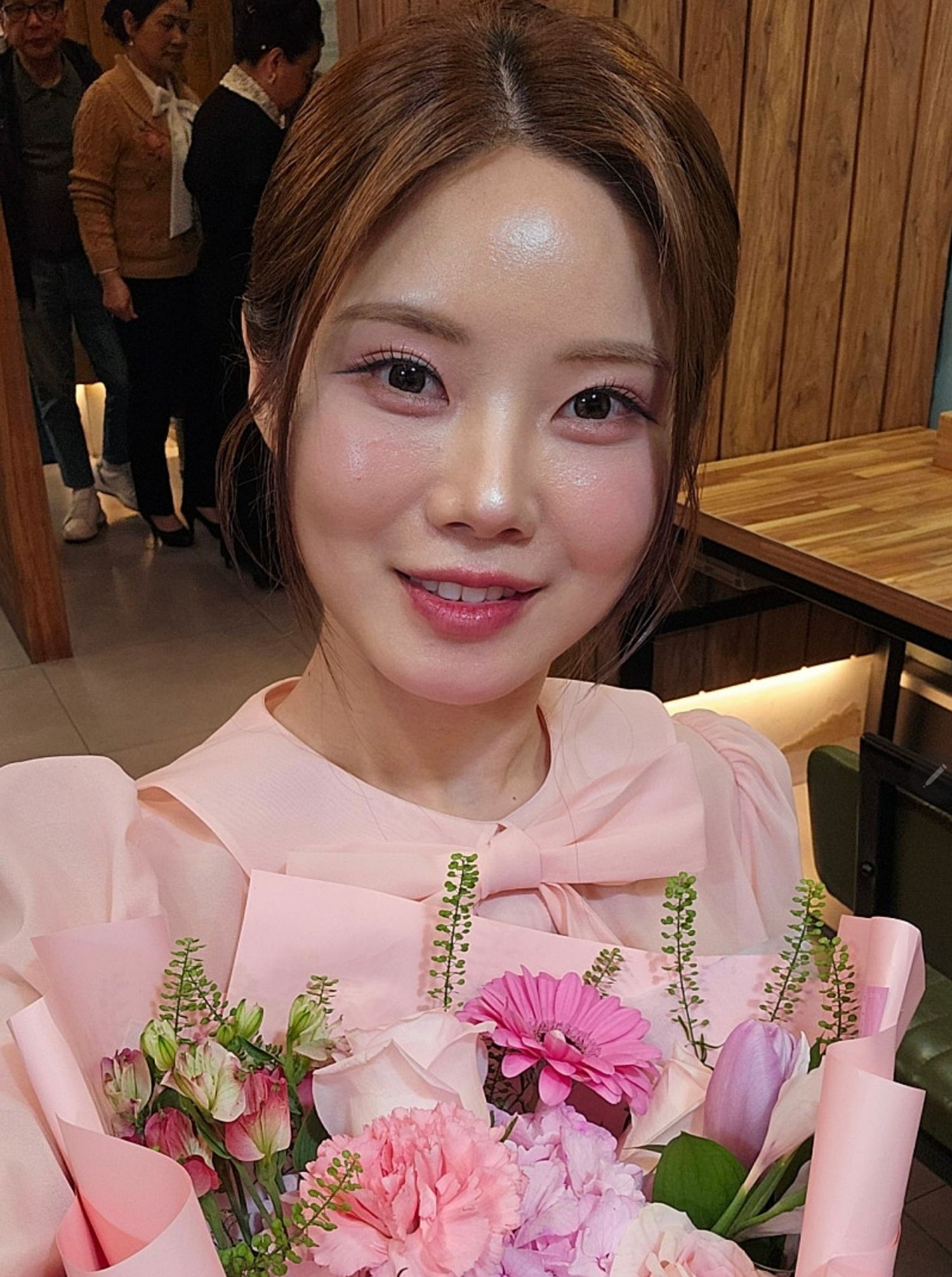 Behind-the-scenes cut of Bae Ahyeon