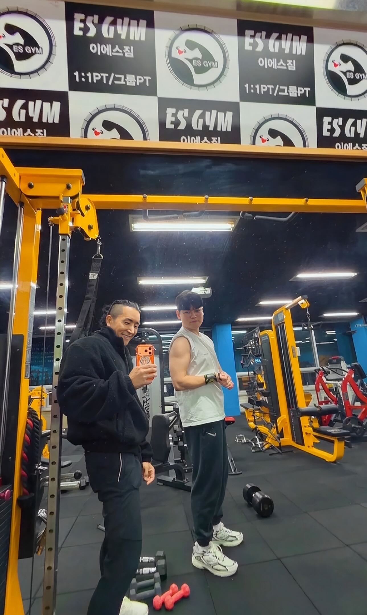 Emotional wallpaper shared by fans for Gumayusi