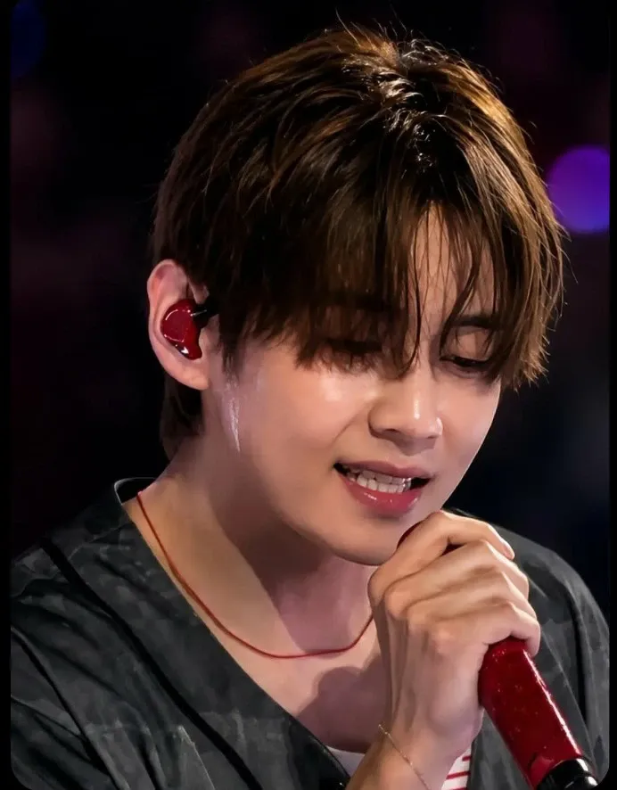 Recent activity shot of Kim Taehyung (V)