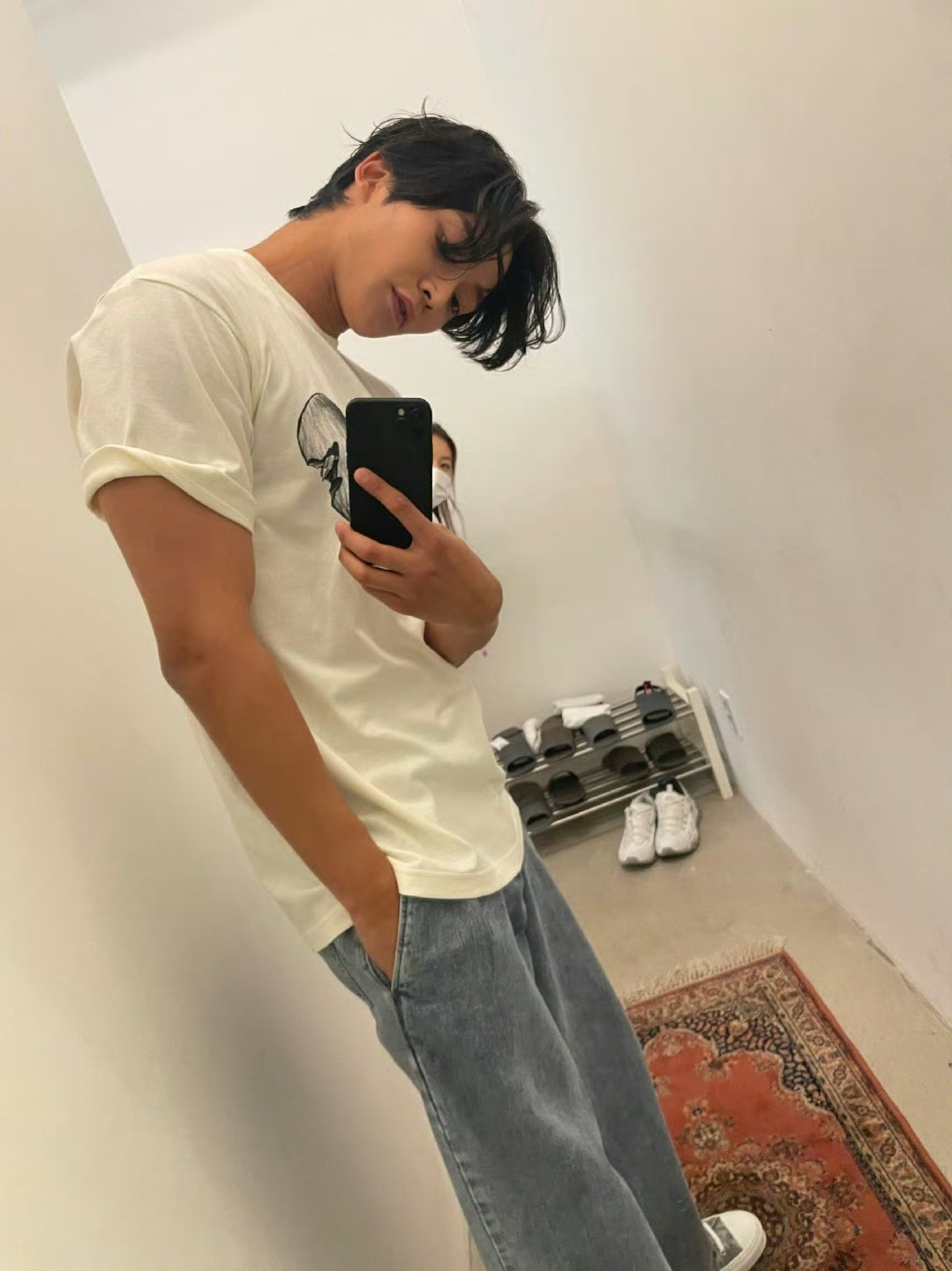 로운의 비하인드 컷