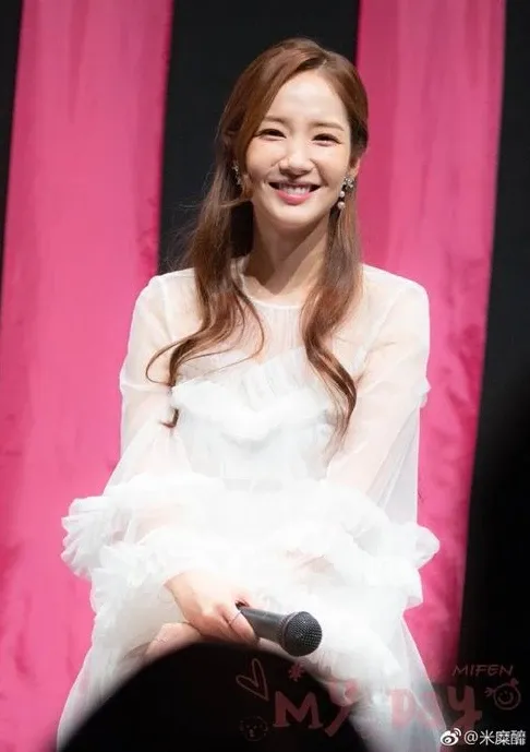 Behind-the-scenes cut of Park Minyoung