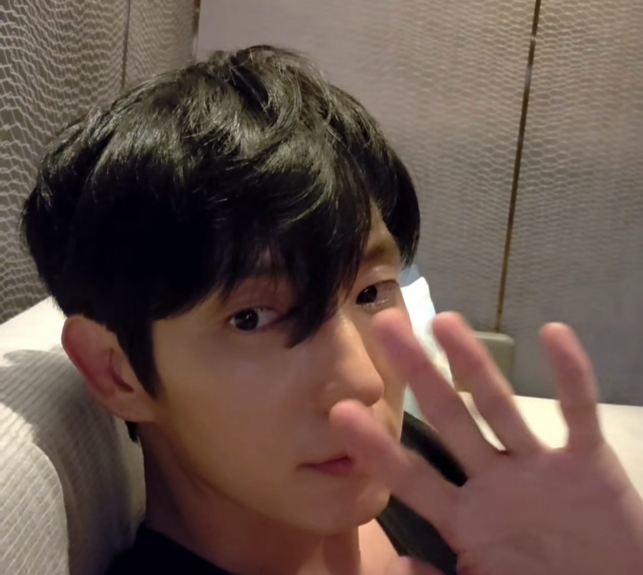 Behind-the-scenes cut of Lee Joongi