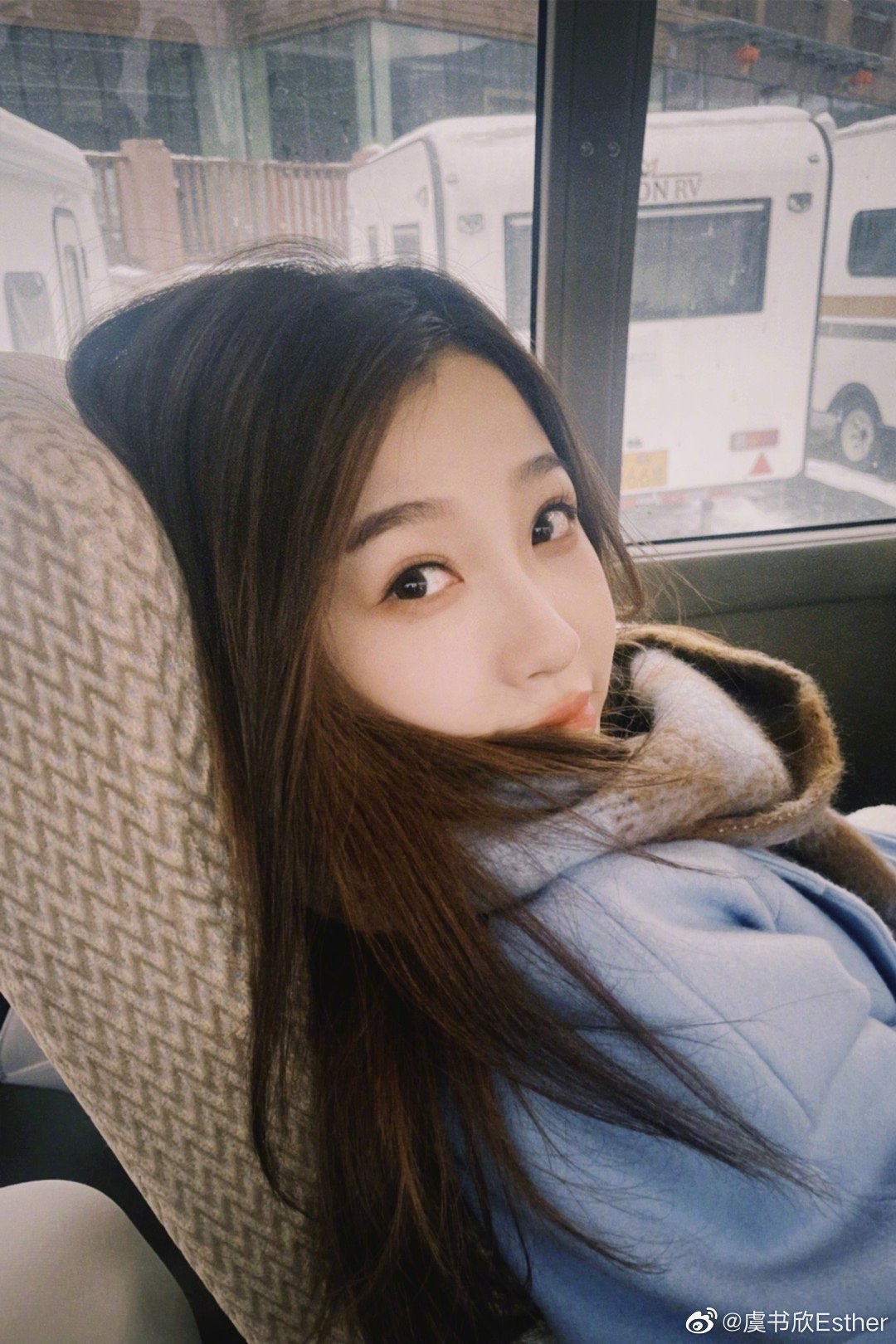 Cuplikan di balik layar dari Esther Yu