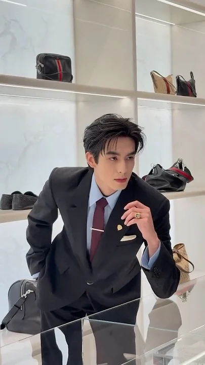 最爱偶像名人粉丝团推荐的宋威龙背景图片