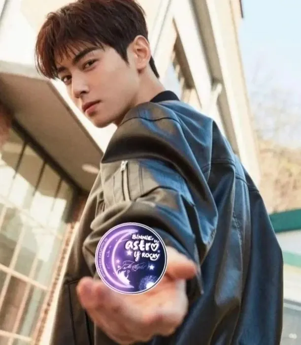 Recent activity shot of Cha Eunwoo