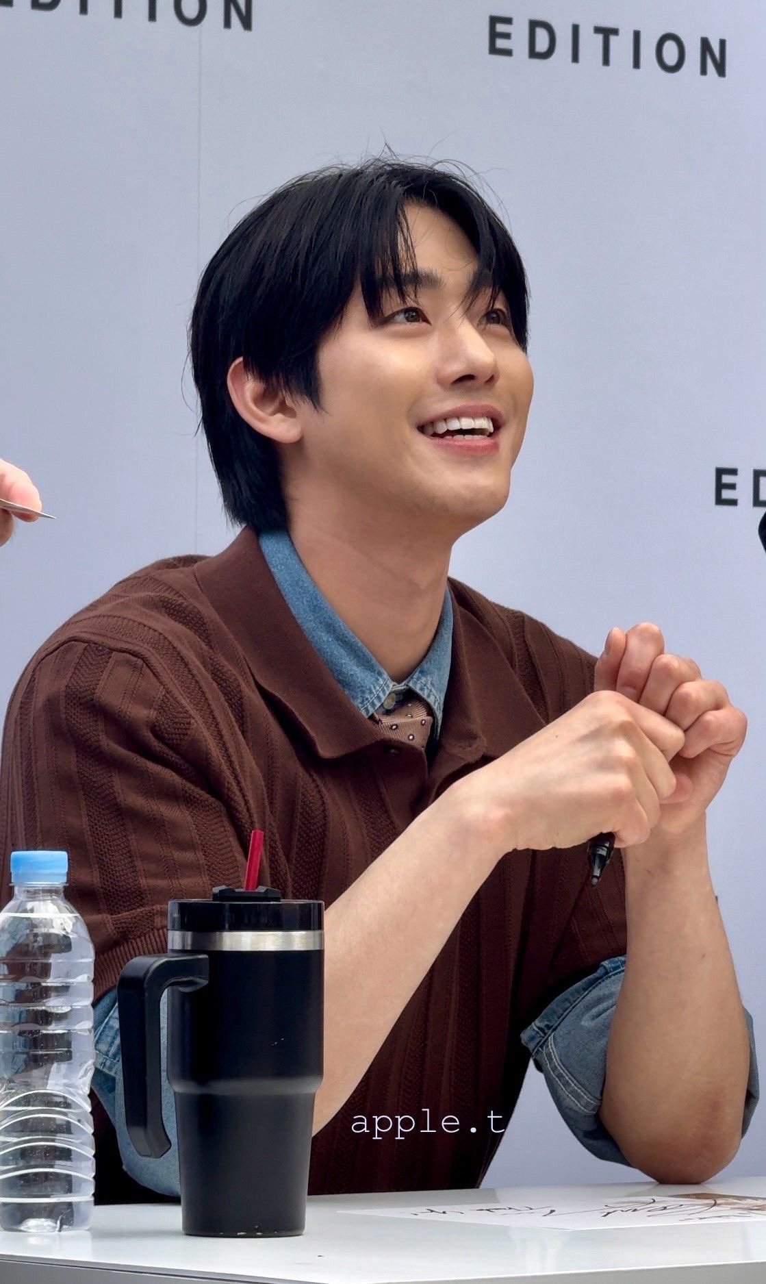 粉丝拍下的安孝燮瞬间