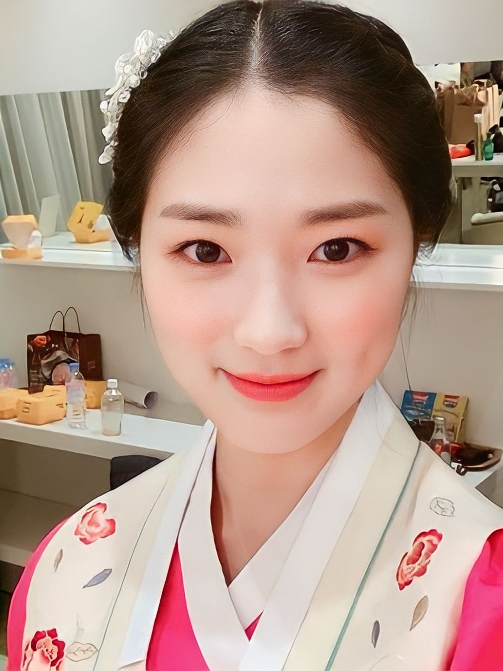 Behind-the-scenes cut of Kim Hyeyoon