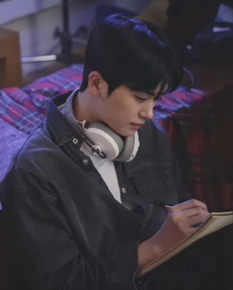 Latest photo of Park Hyungsik