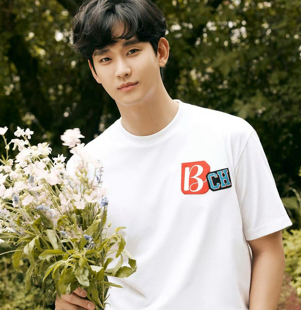 A moment captured by a fan of Kim Soohyun