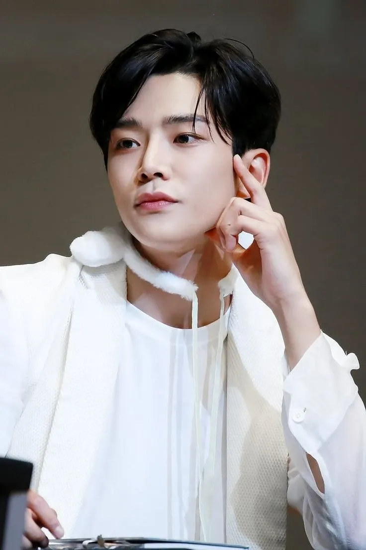 Foto kegiatan terbaru dari Rowoon