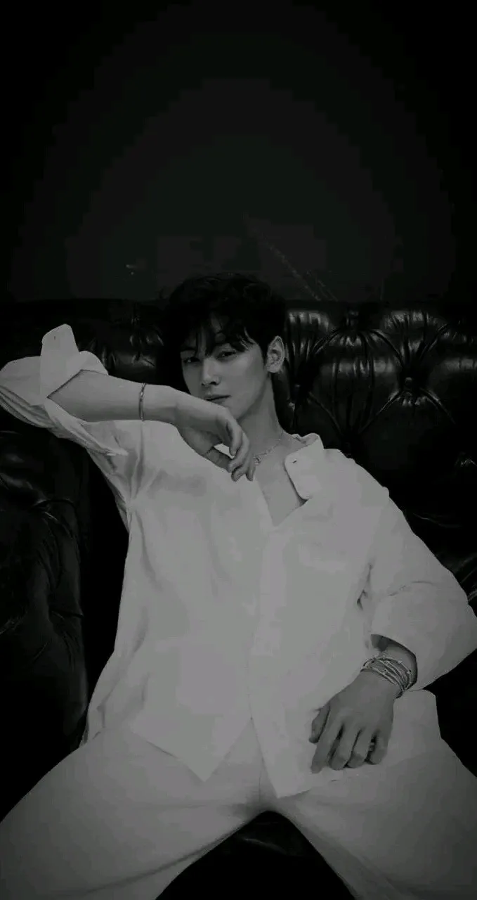 Latest photo of Cha Eunwoo