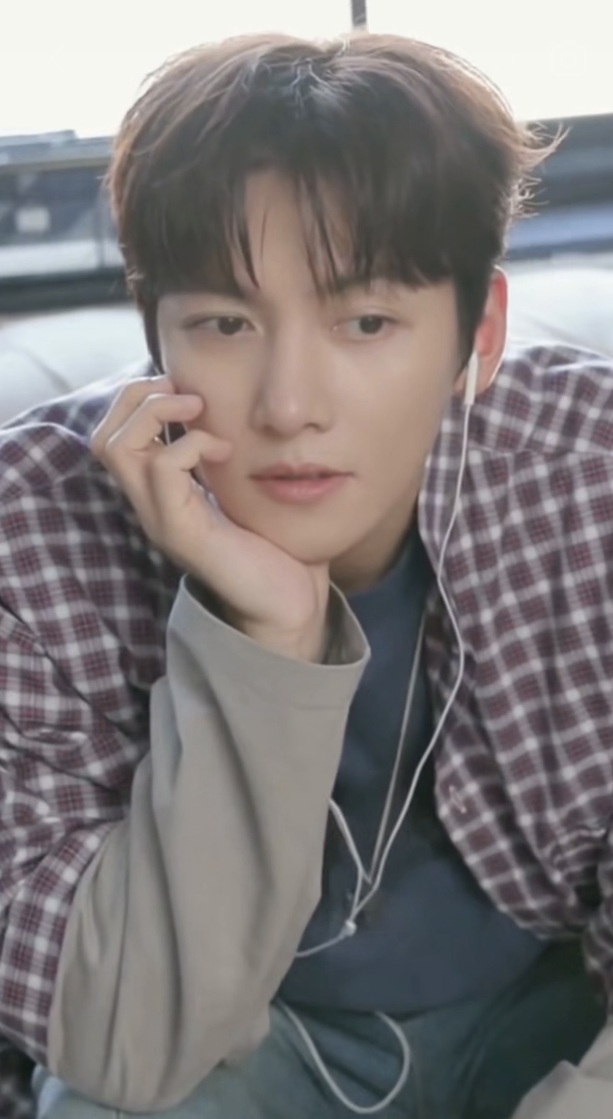 Behind-the-scenes cut of Ji Changwook