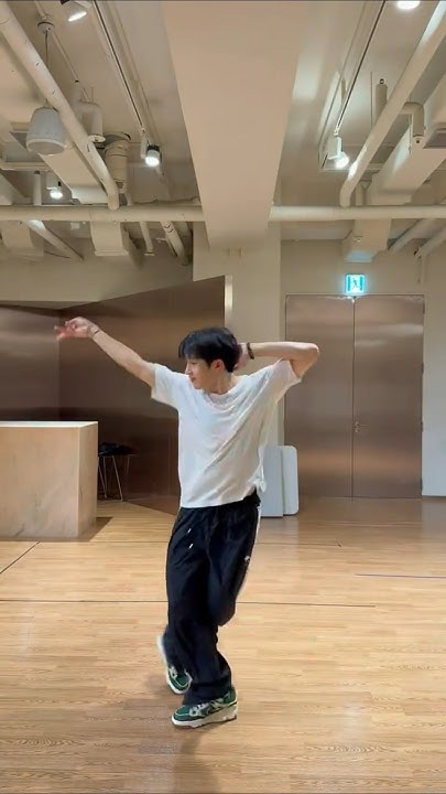 Today's popular wallpaper in Cha Eunwoo community