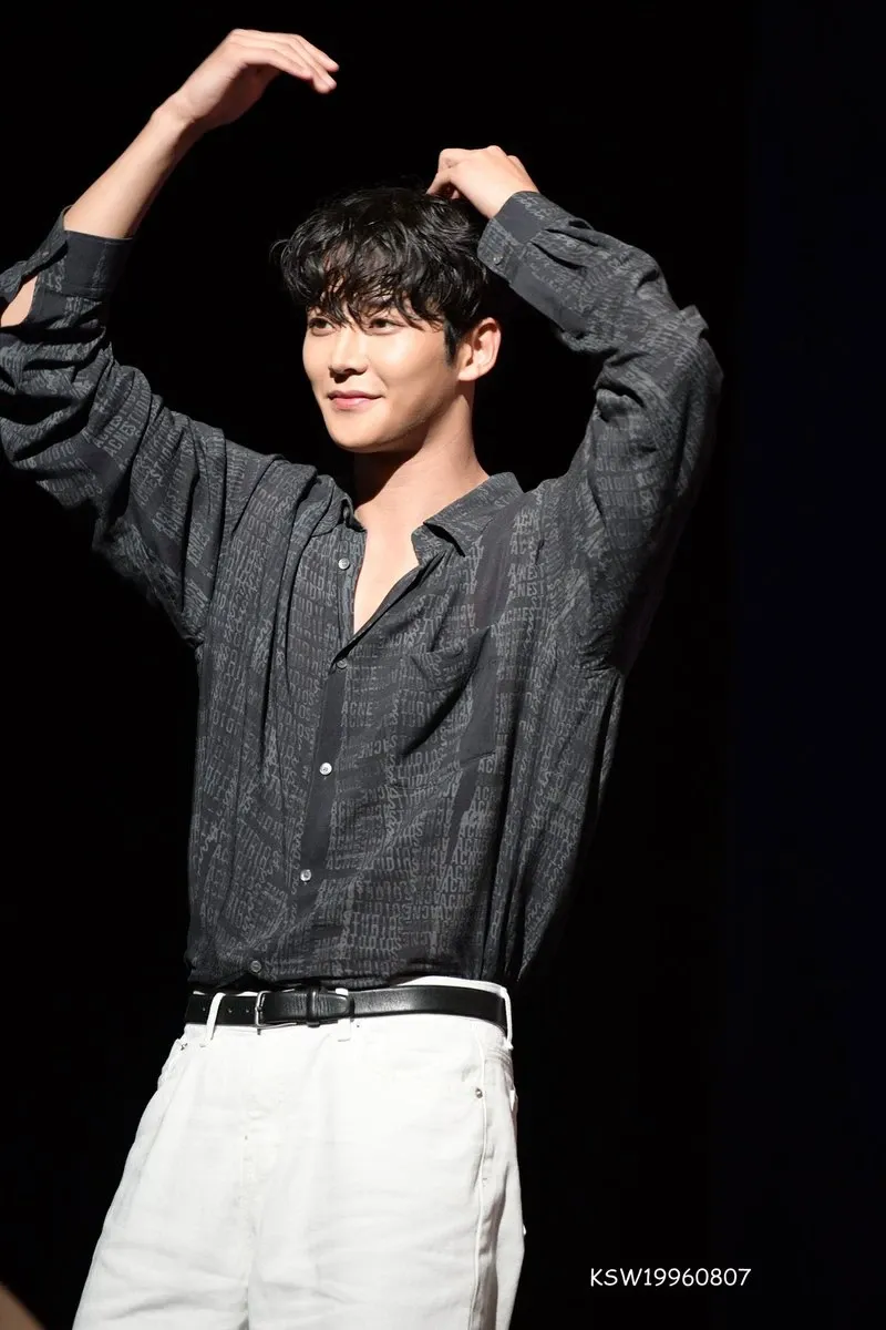 Momen yang diabadikan oleh penggemar Rowoon