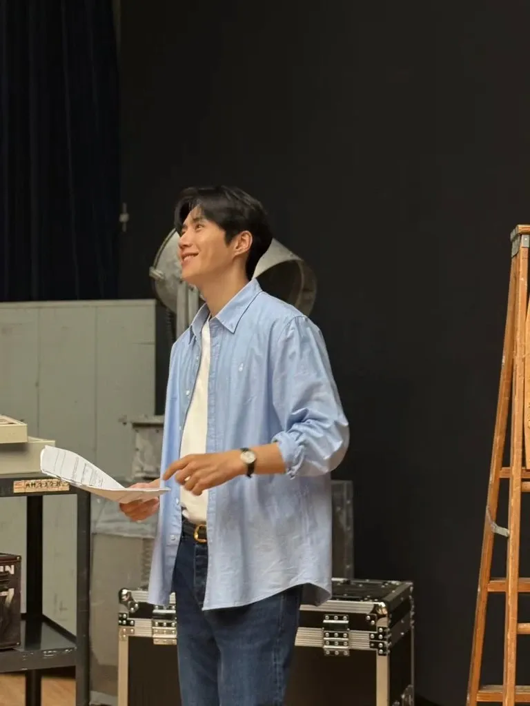 Behind-the-scenes cut of Kim Seonho