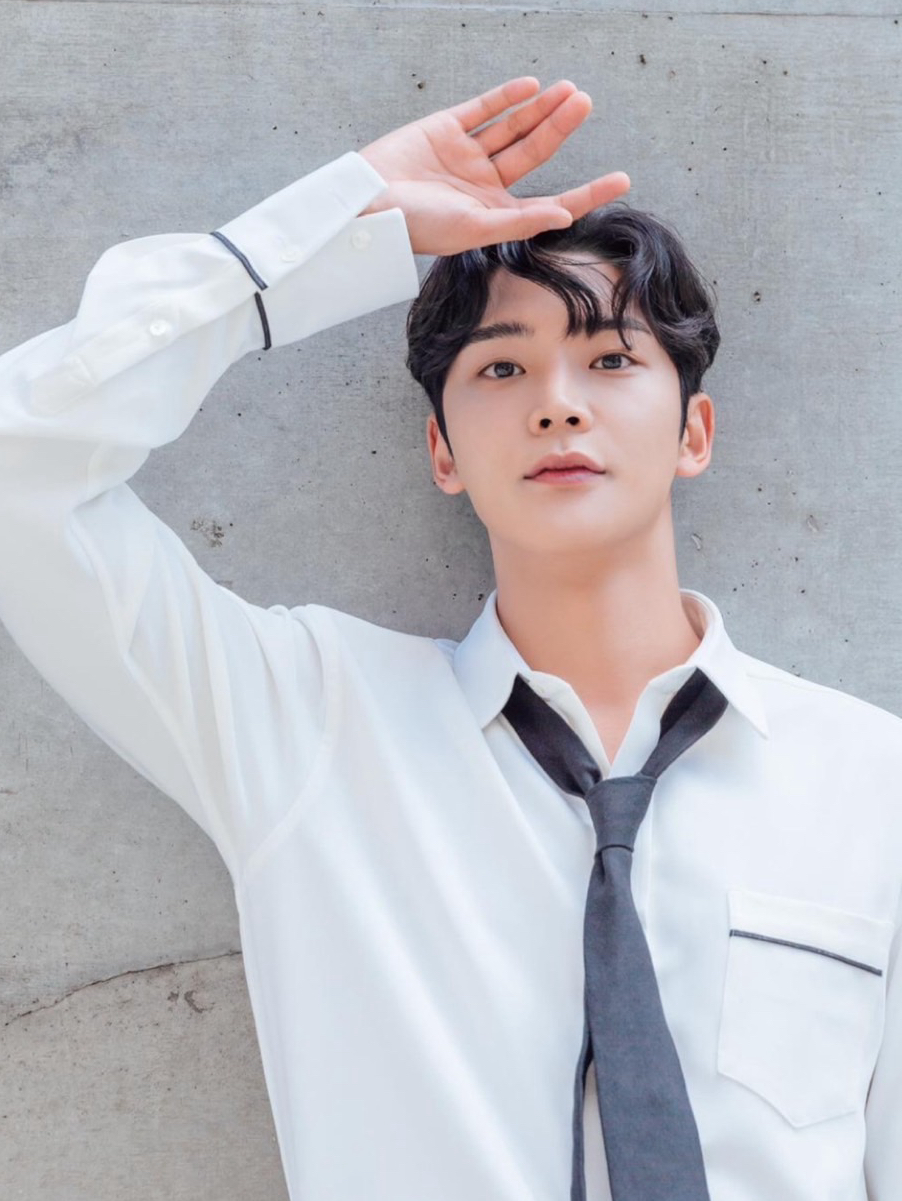 Foto terbaru dari Rowoon