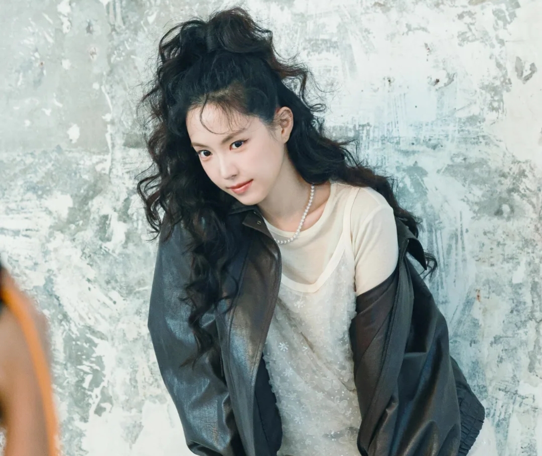 Behind-the-scenes cut of Son Naeun