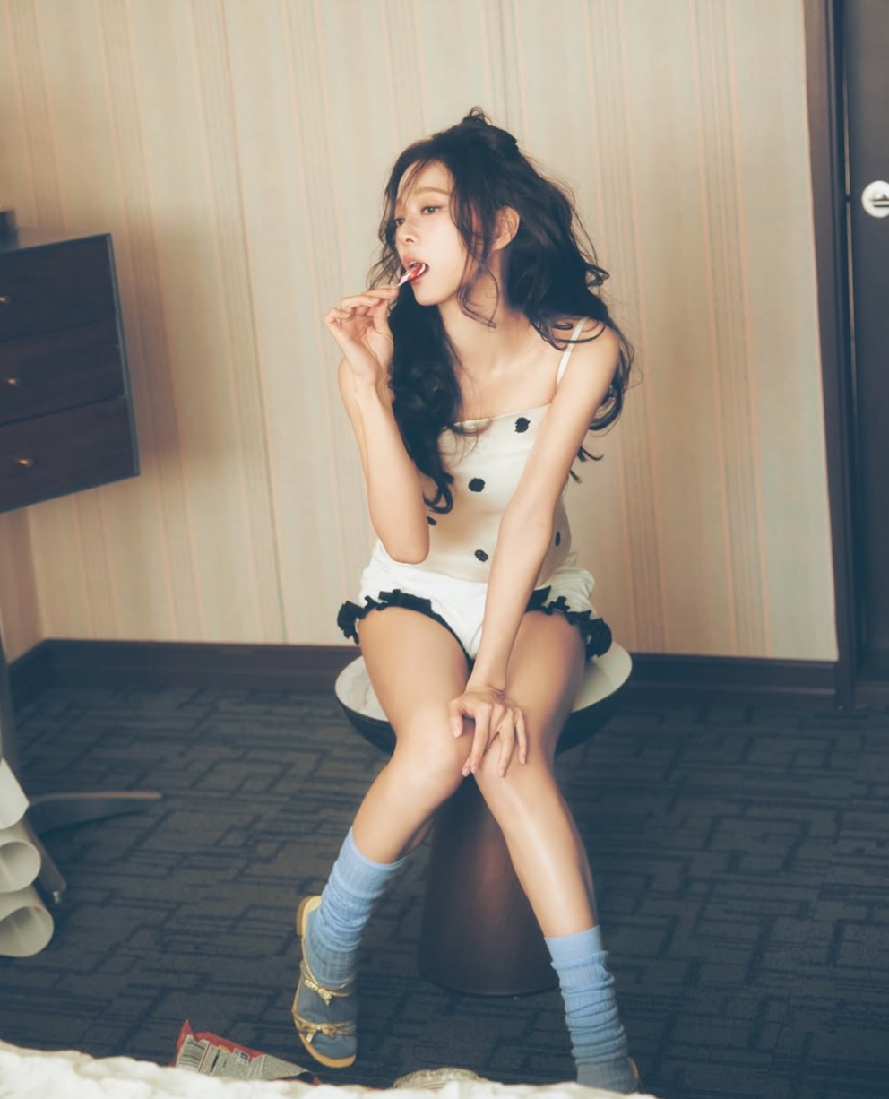 Behind-the-scenes cut of Kim Sejeong