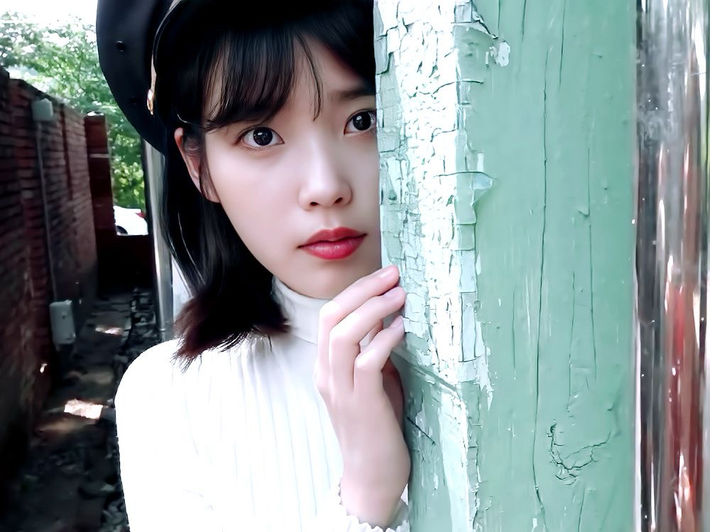 Foto kegiatan terbaru dari IU