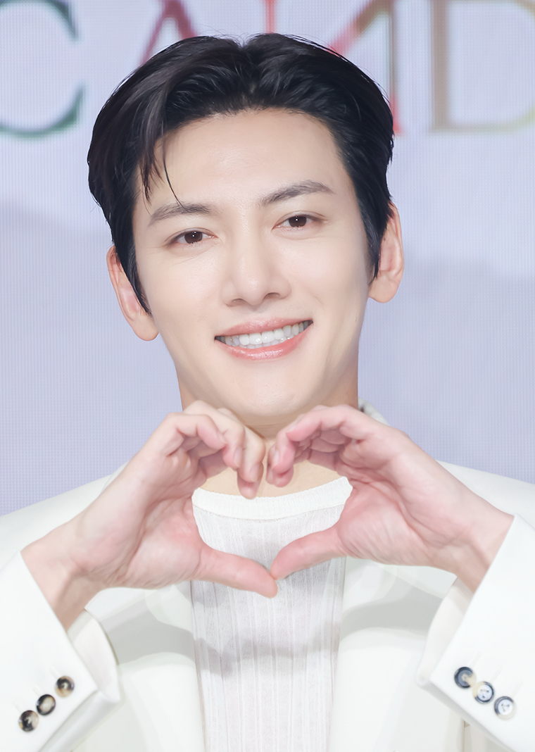 Behind-the-scenes cut of Ji Changwook