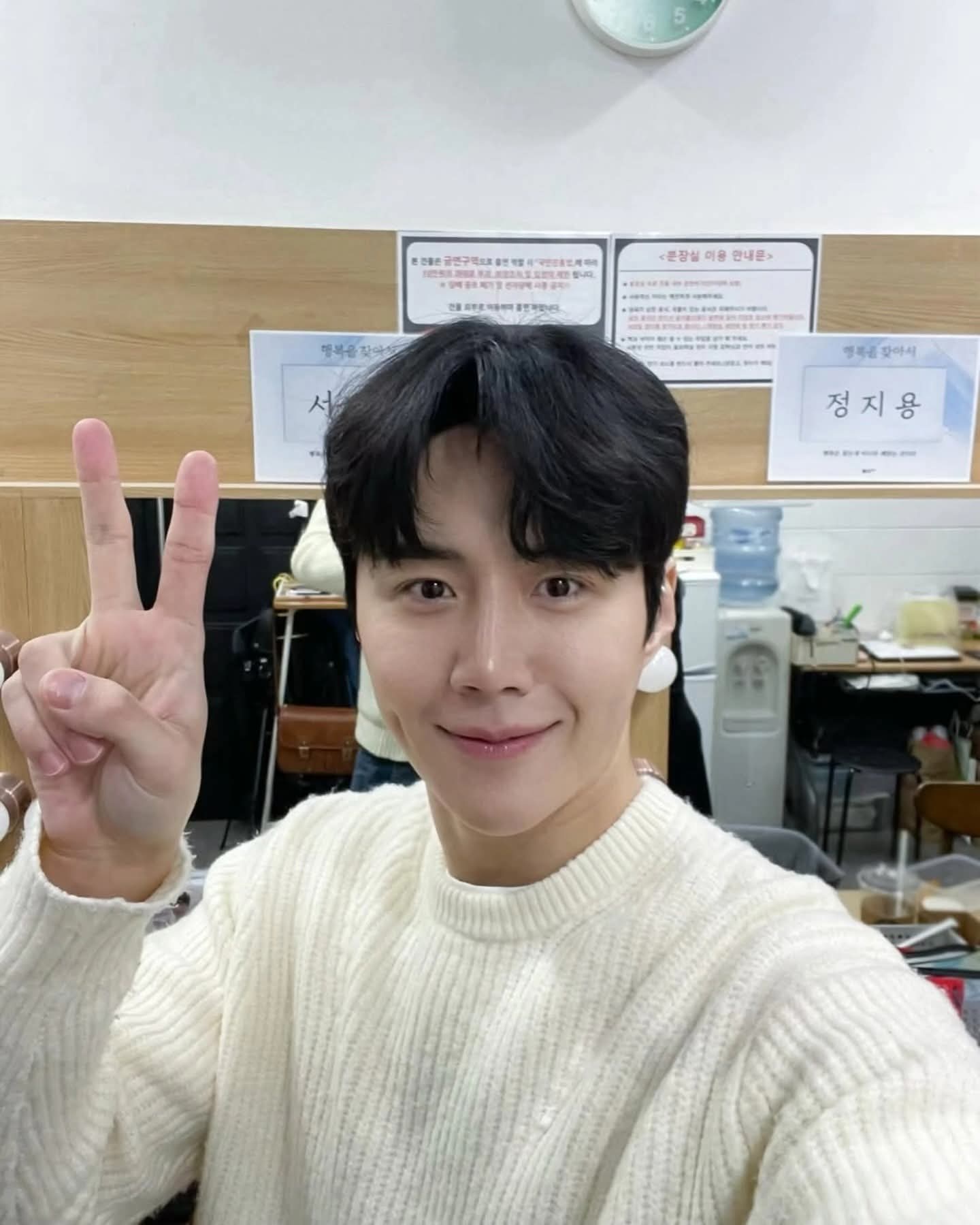 Behind-the-scenes cut of Kim Seonho