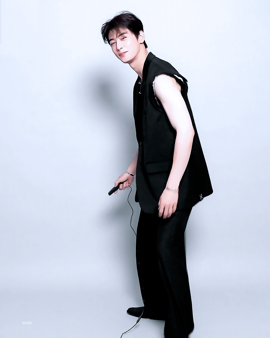 Latest photo of Cha Eunwoo