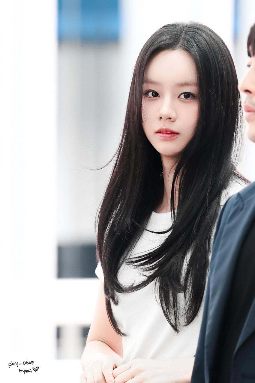 Behind-the-scenes cut of Hyeri