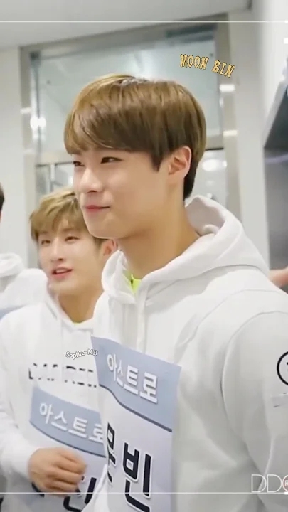 A moment captured by a fan of Cha Eunwoo