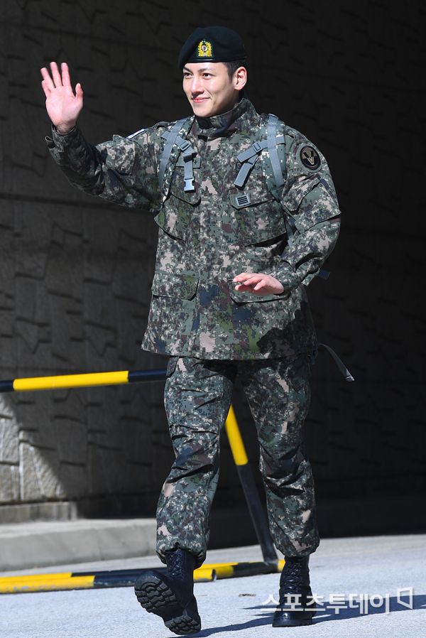 チ・チャンウクのビハインドカット