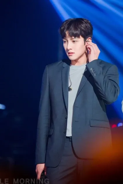Behind-the-scenes cut of Ji Changwook
