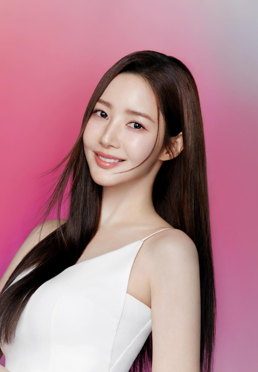 Behind-the-scenes cut of Park Minyoung