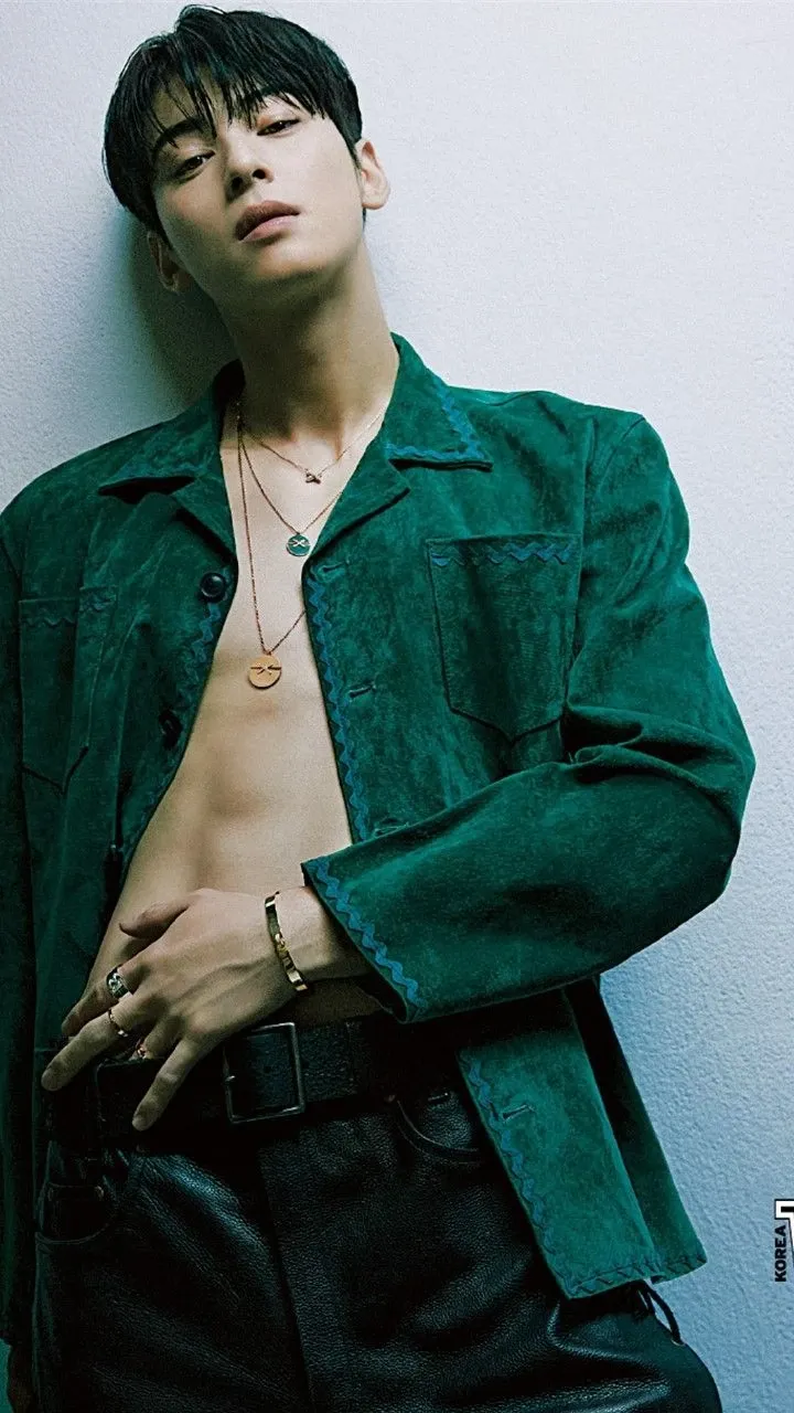 Latest photo of Cha Eunwoo