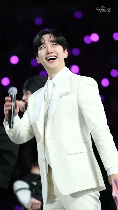 Emotional wallpaper shared by fans for Lee Junho