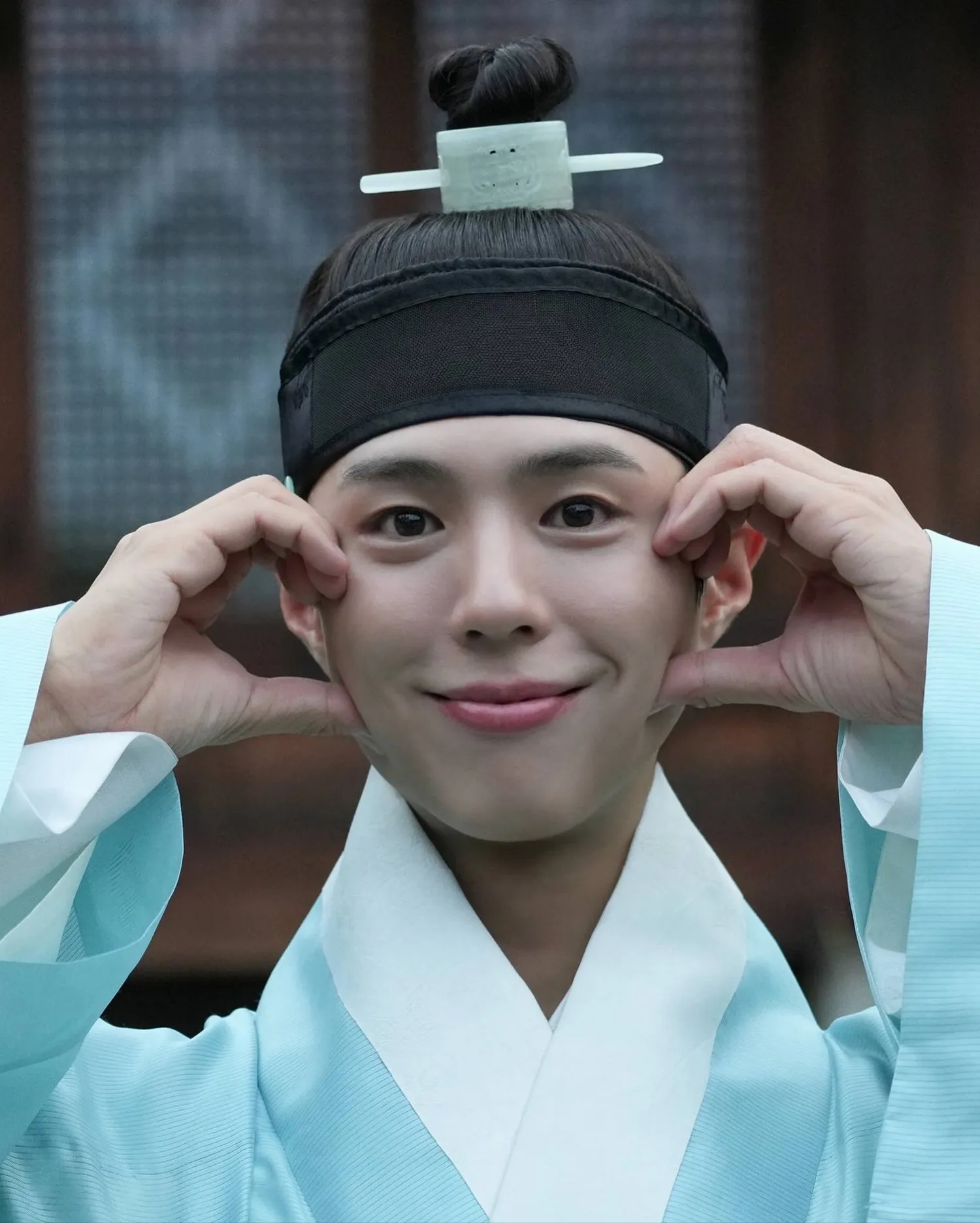 Behind-the-scenes cut of Park Bogum