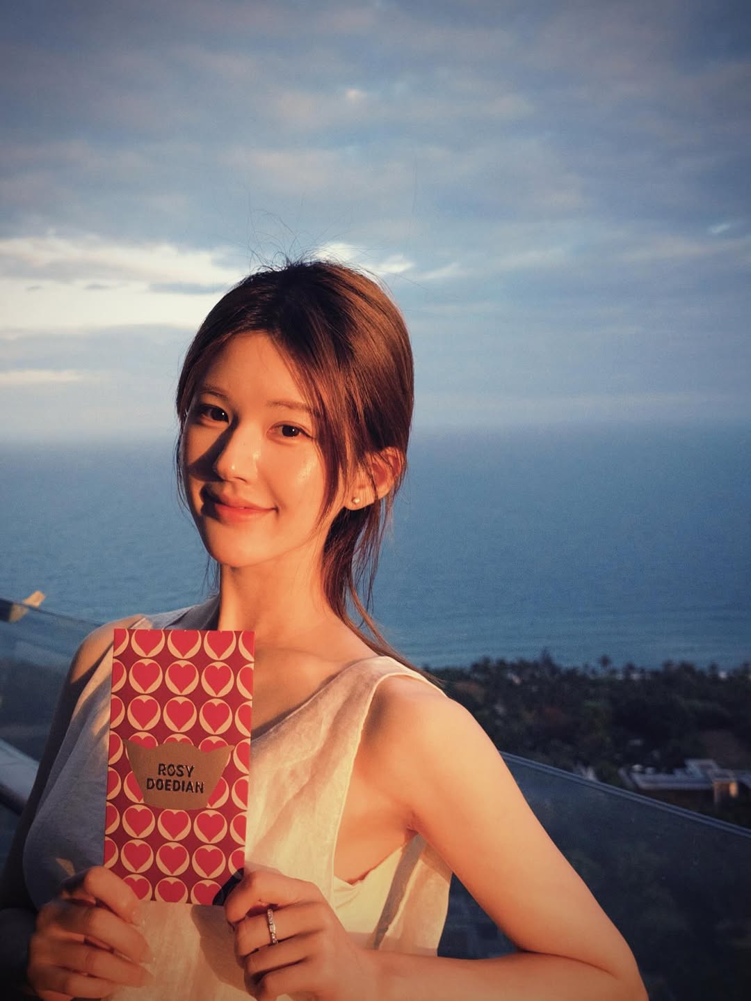 Recent activity shot of Zhao Lusi