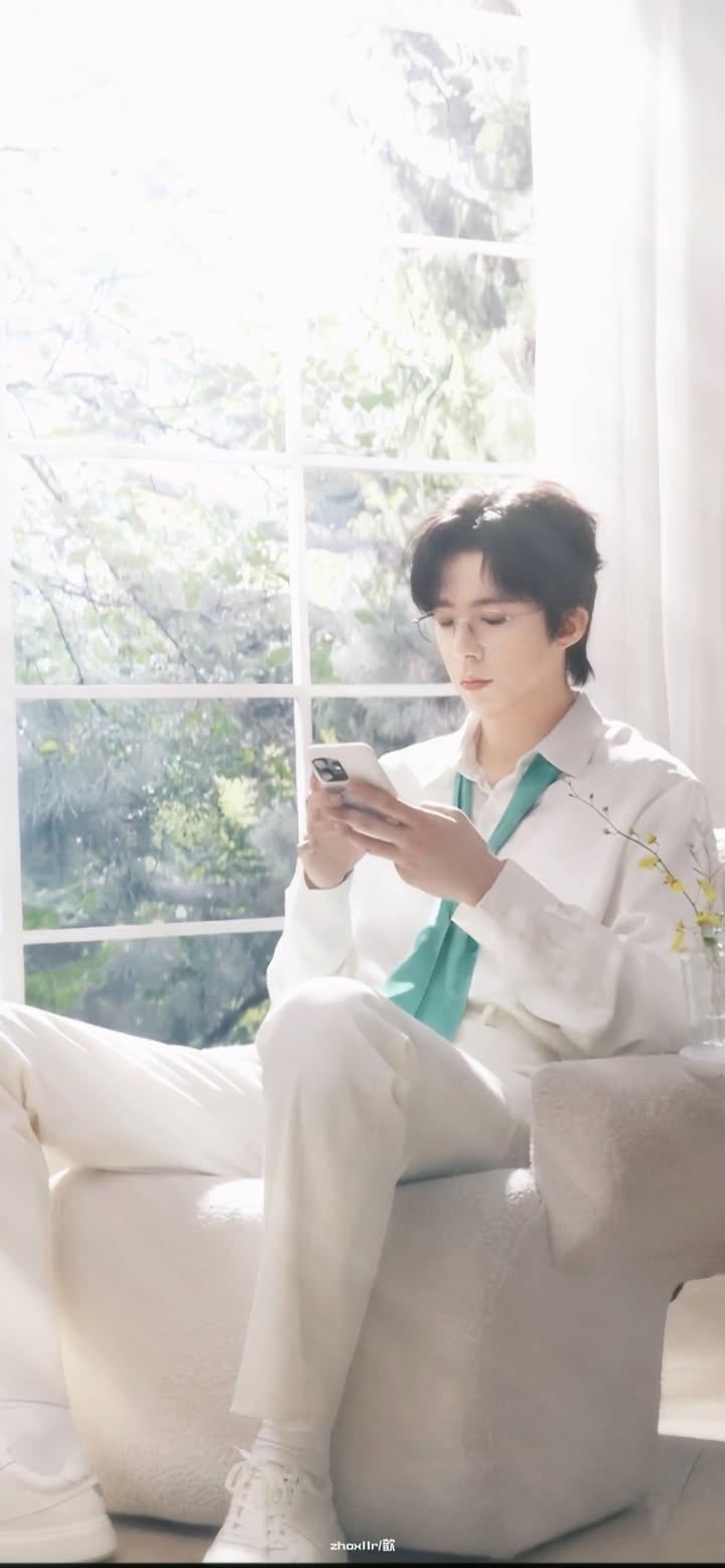 Today's popular wallpaper in Kim Seonho community