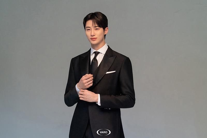 边佑锡的最新照片