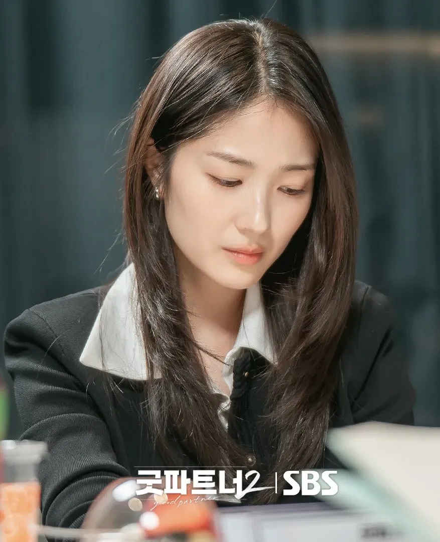 Behind-the-scenes cut of Kim Hyeyoon