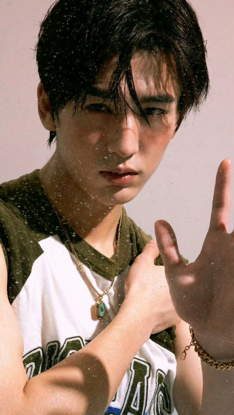 Recent activity shot of Zhang Linghe