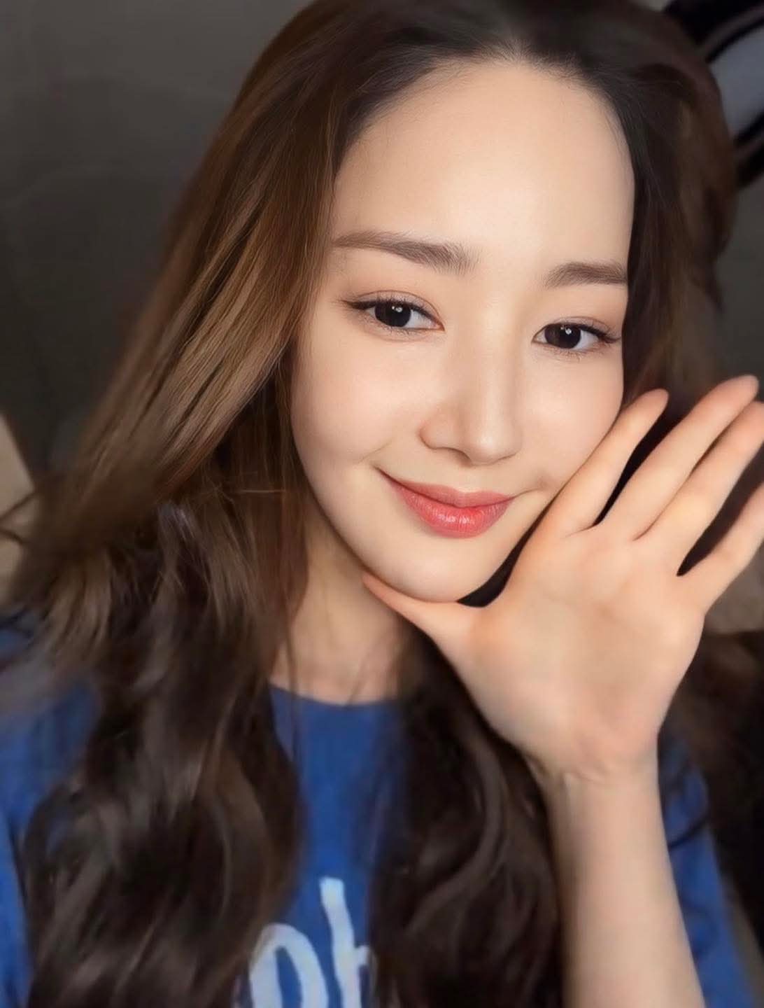 Foto terbaru dari Park Minyoung