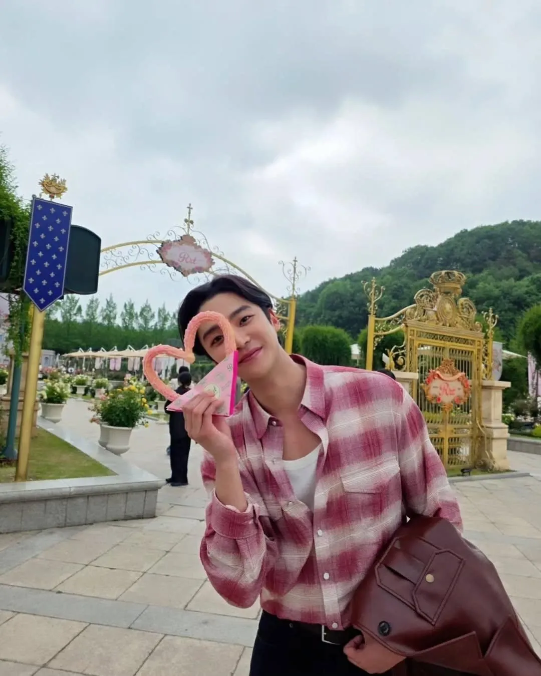 Foto kegiatan terbaru dari Rowoon