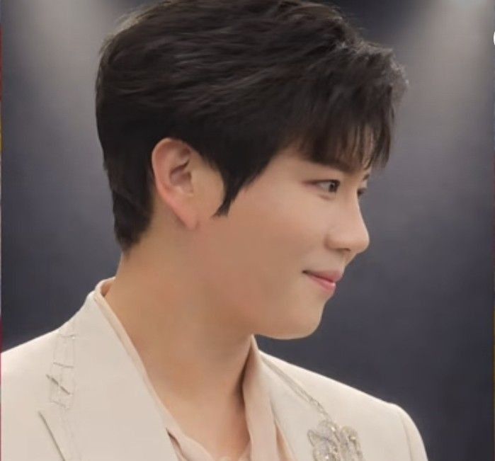 チン・ヘソンの最近の活動ショット