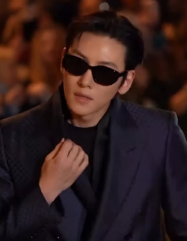 粉丝拍下的池昌旭瞬间