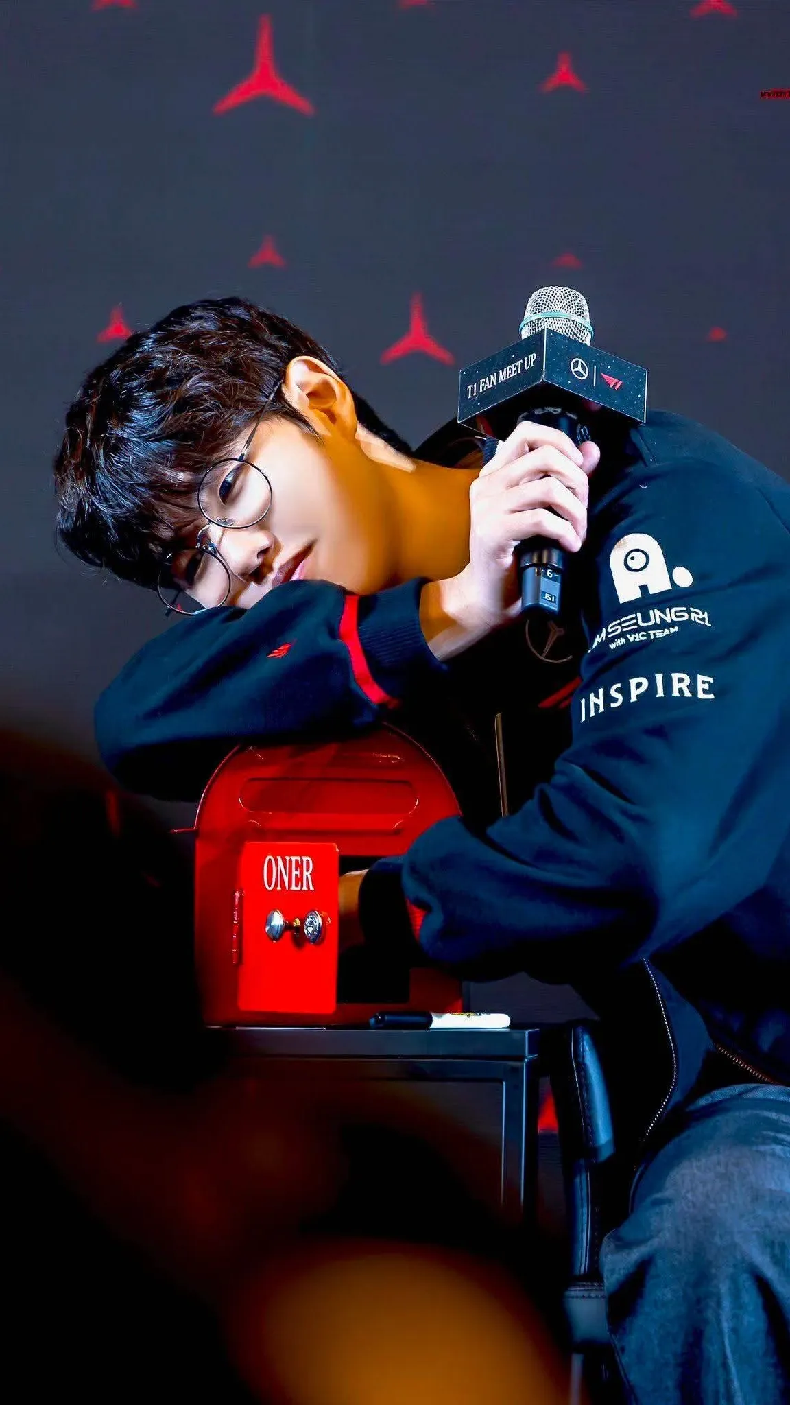 Representative background image loved by Oner fandom