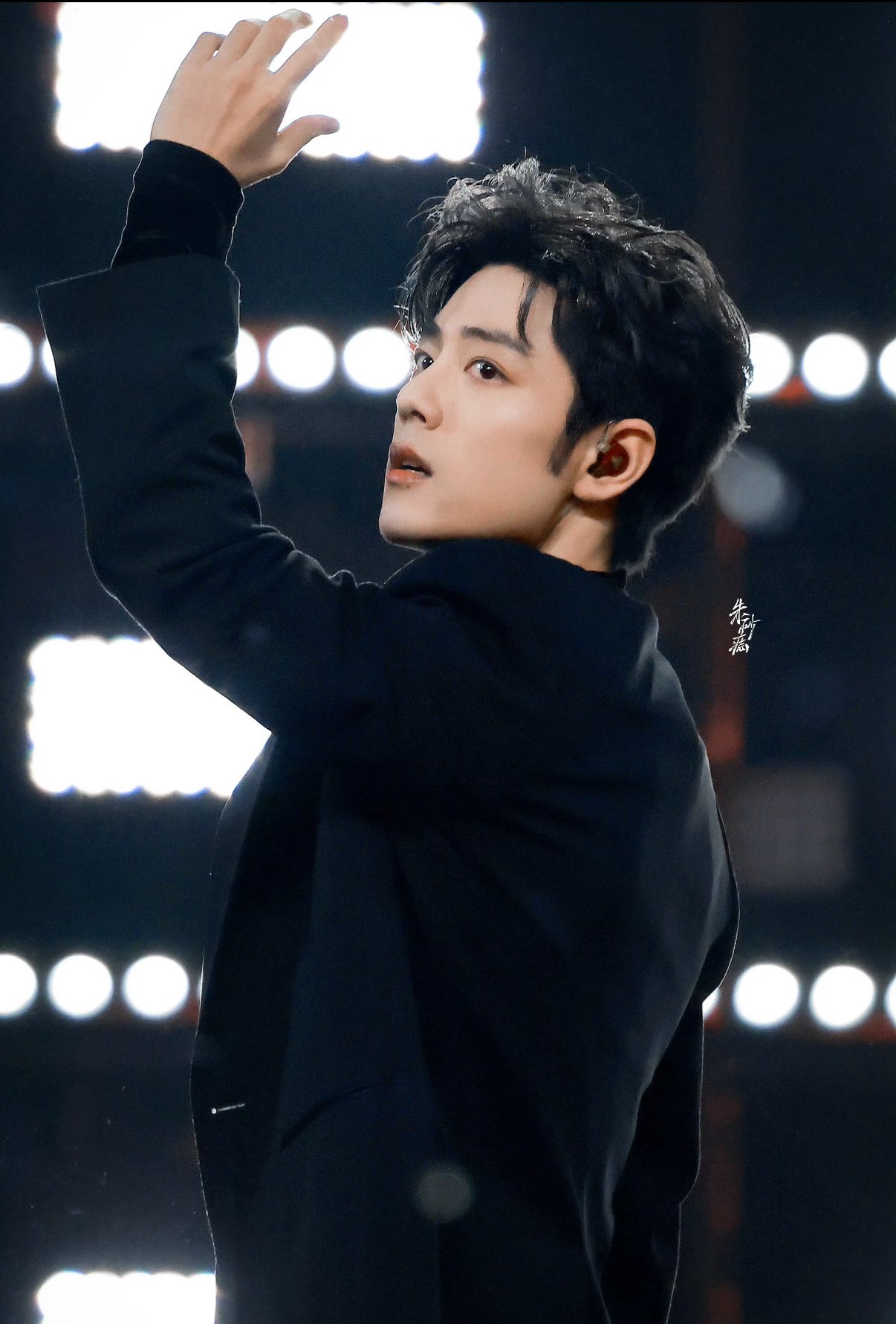 Behind-the-scenes cut of Xiao Zhan