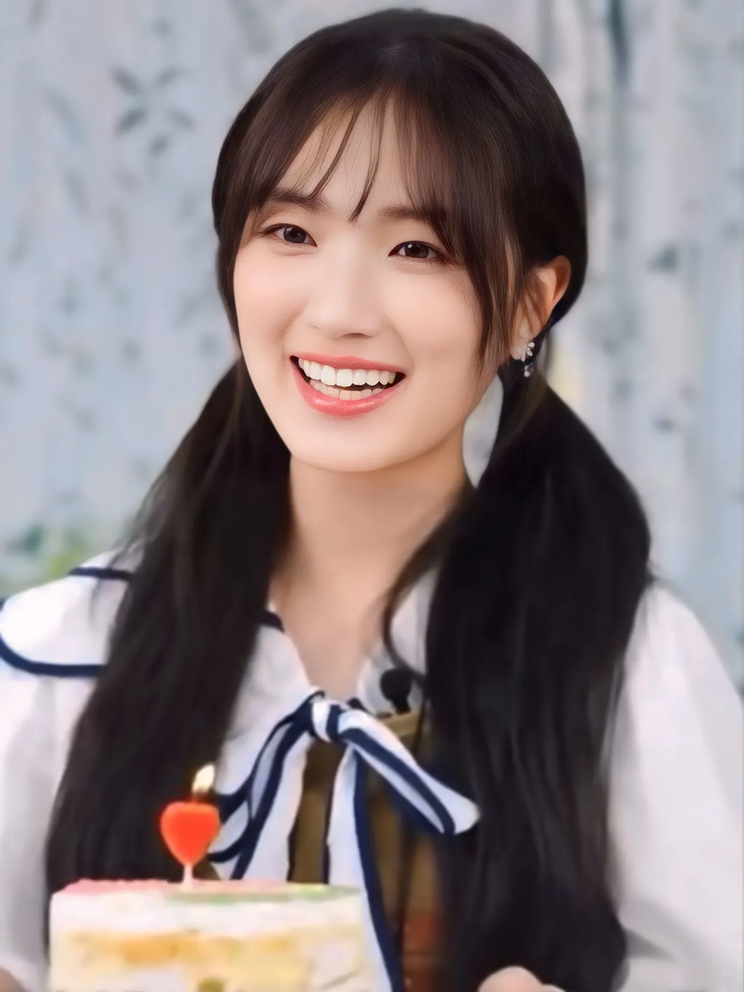 Behind-the-scenes cut of Kim Hyeyoon